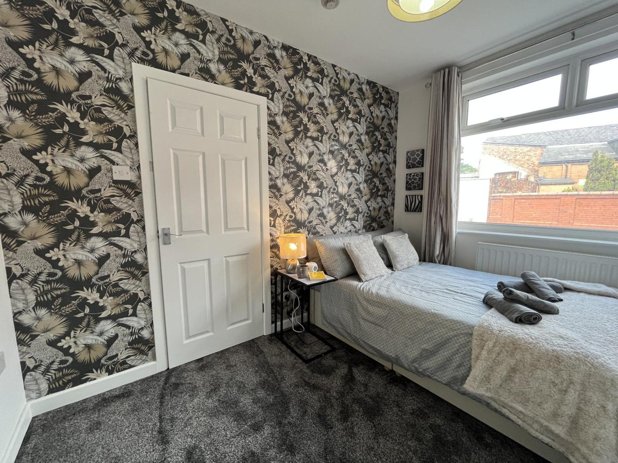 Modernised Central Wigan Townhouse Sleeps Up To 6 Esterno foto
